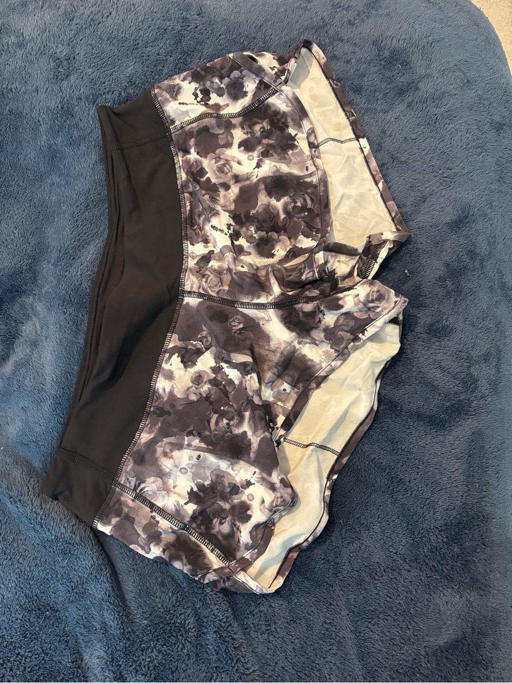 lululemon athletica Black Waistband Gray Floral Print Athletic Shorts
